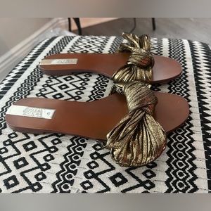 🖤 Gold Zara slides with bow